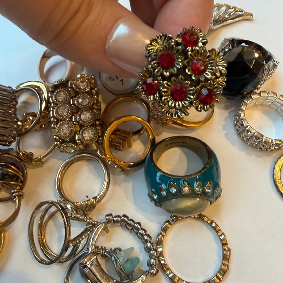 Vintage and Modern Mixed Metals Jewelry Rings Bundle 35 Rings Reseller Lot - Picture 4 of 10
